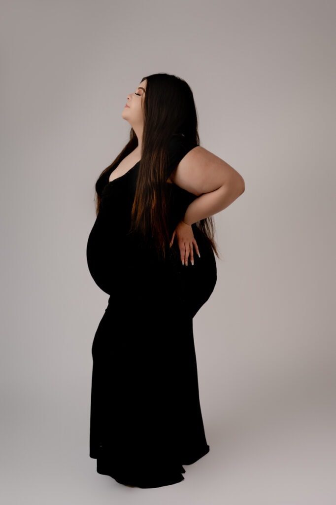 Pregnant momma in a black dress for her photoshoot